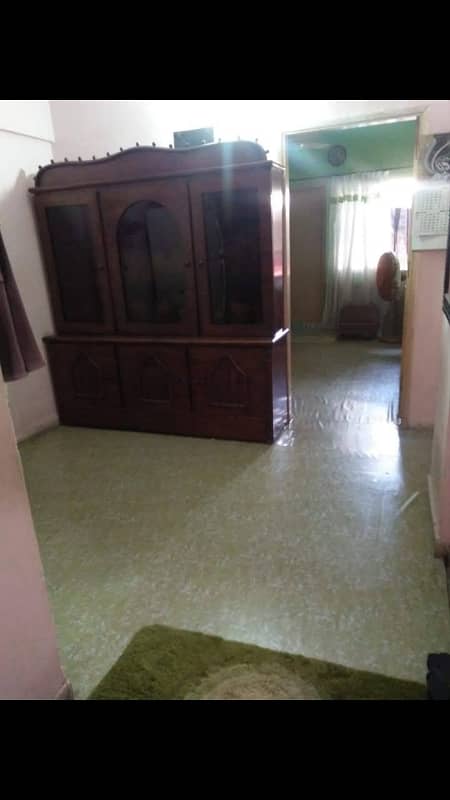 Royal apartment flat 
4rth floor corner roof terrace
2 bed dd
3 attached baths
Excellent condition 
road facing
sub lease
next to 320 feet main road nagan chuwrangi 8