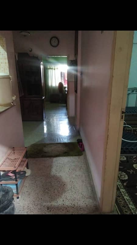 Royal apartment flat 
4rth floor corner roof terrace
2 bed dd
3 attached baths
Excellent condition 
road facing
sub lease
next to 320 feet main road nagan chuwrangi 10