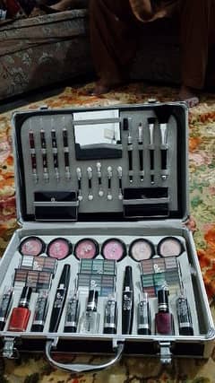 saudia arbia makeup kit 0