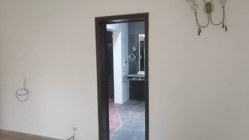 6 Kanal House Ideal Location 9