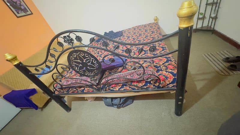 Iron double Bed in excellent condition 1