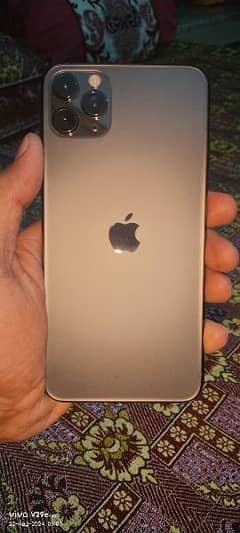 Iphone 11pro max
256Gb
85%Battery Health 
10/10 Condition