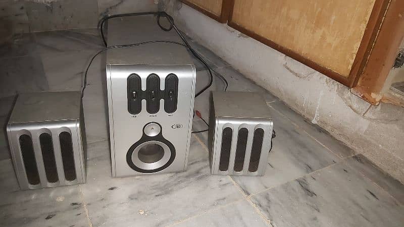 speakers 9