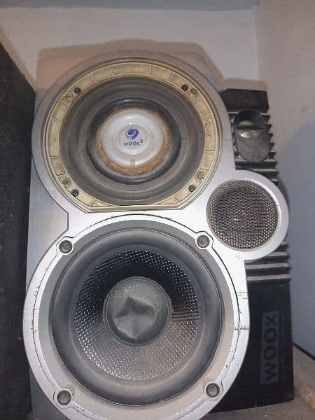 2 speaker and 1 woofer with amplifier 1