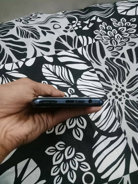 oneplus nord 100 10/8 condition only glass broken panel is fine 4