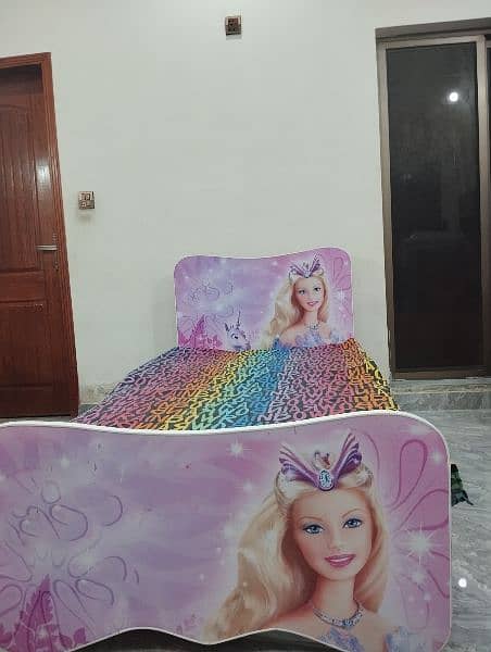 kids Barbie bed 0