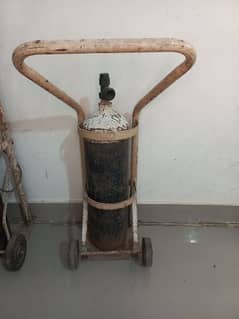 OXYGEN CYLINDER WITH TROLLEY