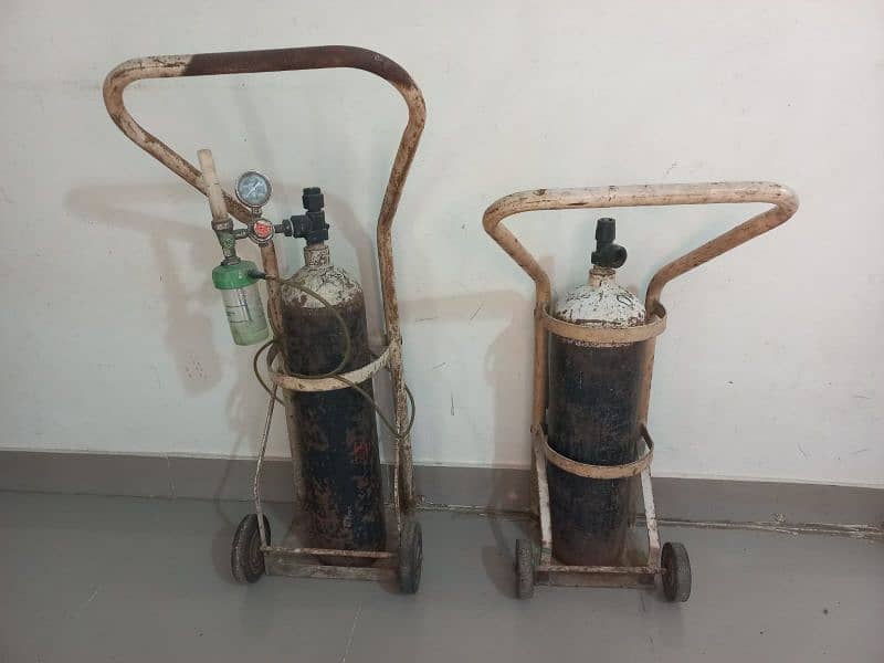 OXYGEN CYLINDER WITH TROLLEY WITHOUT KIT 1