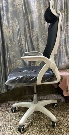 Gaming chair | Urgent Sale | Back support included