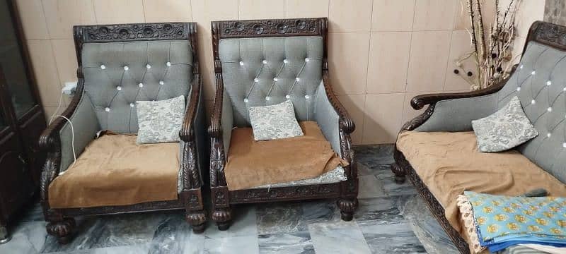 Chanyote sofa set with center table 1