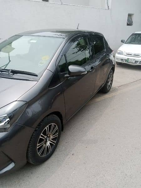 Toyota Vitz 2015 5