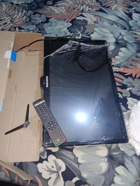 LED tv, 24" 0