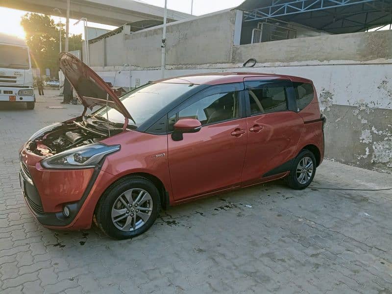 Toyota Sienta 2016 3