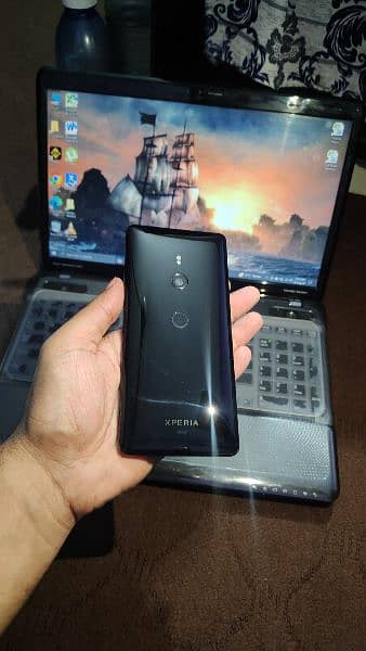 Sony Xperia ZX3 2