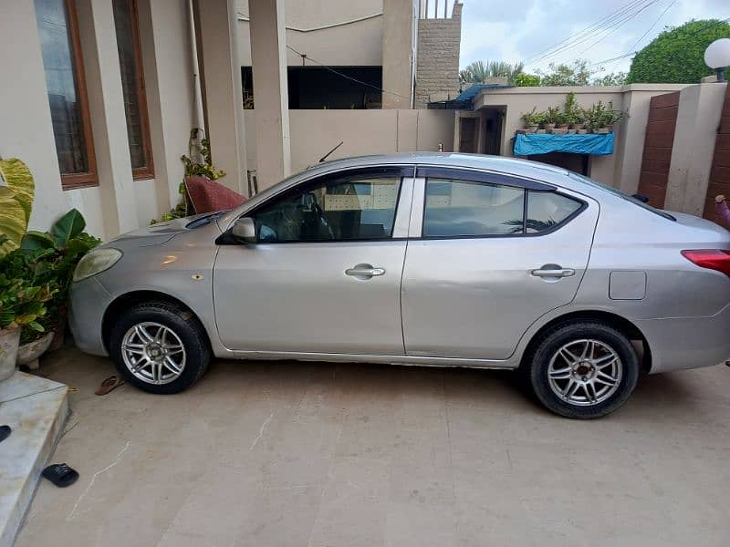 Nissan Tiida latio 2013 Exchange possible 0