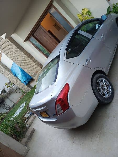 Nissan Tiida latio 2013 Exchange possible 3