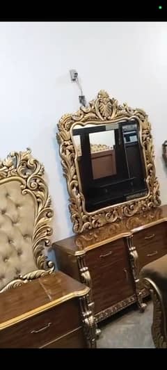 Victorian bed with 2 side tables and dressing table