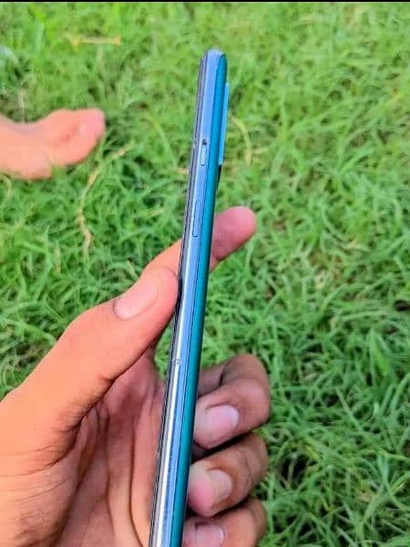 One Plus 8t 12/256GB 10/10 condition Non. 3