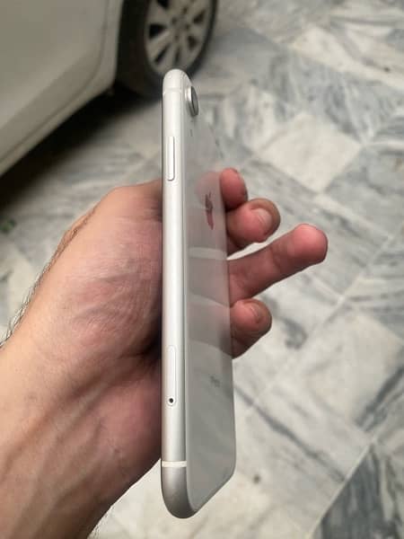 iphone XR 64gb 89 health 1