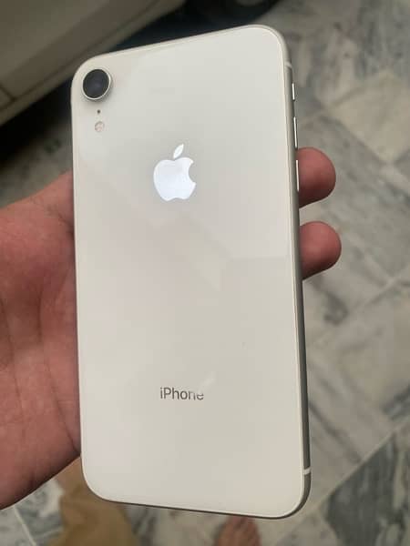 iphone XR 64gb 89 health 2