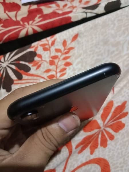 iPhone XR black clr 64 gb jv 4