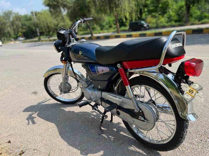 HONDA CD70 2023 MODEL 4