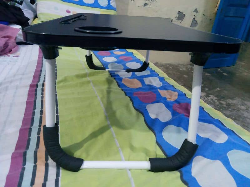 Laptop black wooden table 3