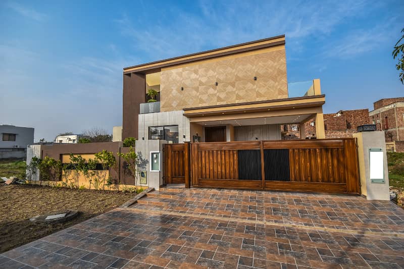 1 KANAL ULTRA MODERATE BUNGALOW FOR SALE 1