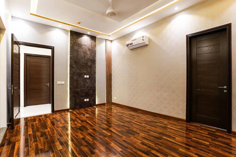 1 KANAL LUXURY BUNGALOW WITH IMPORTED ACCESSORIES 26