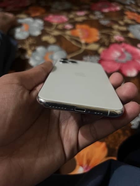 I phone 11 pro 4