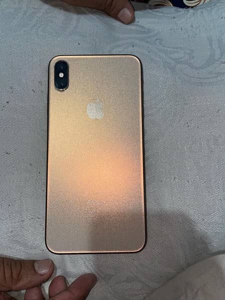 iPhone xsmax  256 gb doul pta sim golden coulor 80 bettry health 3