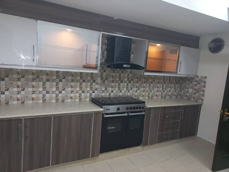 This Apartment Is Located Next To Park And Kids Play Area, Market , Mosque And Other Amenities. 7