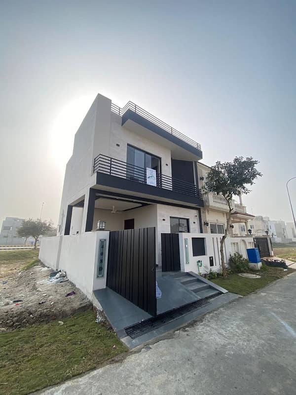 Elegance Redefined: 5 Marla Brand New Modern House in DHA Phase 9 Town! 2