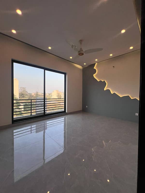 Elegance Redefined: 5 Marla Brand New Modern House in DHA Phase 9 Town! 15