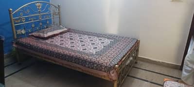 Queen bed 4×6 size with spring mattress