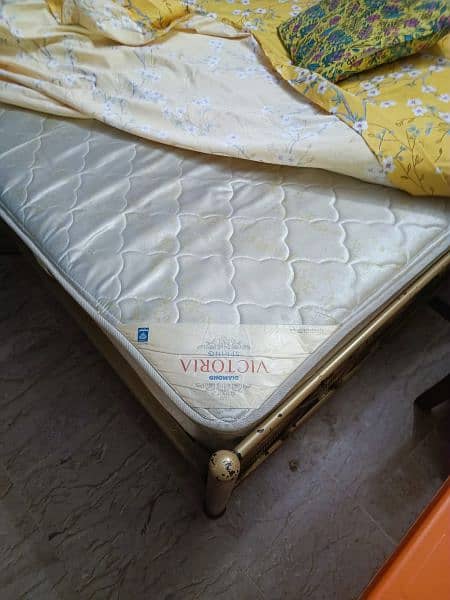 Queen bed 4×6 size with spring mattress 1