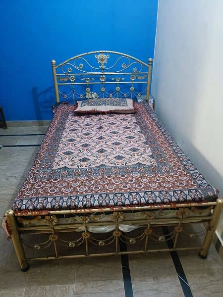 Queen bed 4×6 size with spring mattress 2