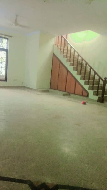 One kanal upper portion for rent in Model Town best for family near to DPS 11