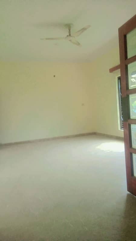 One kanal upper portion for rent in Model Town best for family near to DPS 12