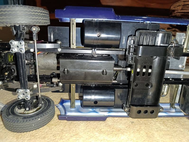 Tamiya Ford Aeromax RC truck 7