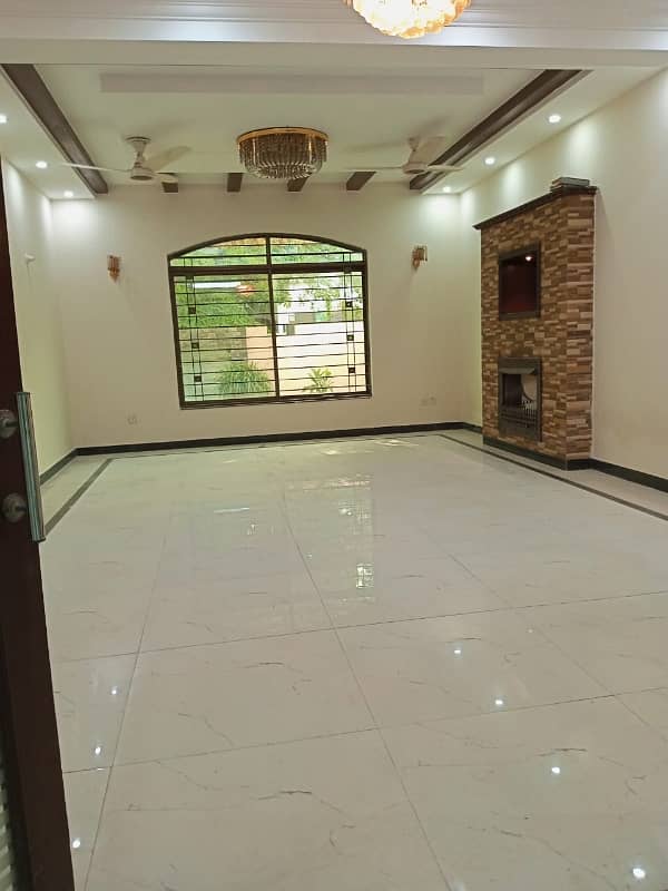 Johar Town Ideal location Near Allah hu chock 5 Marla beautiful and solid House Available For Sale 3