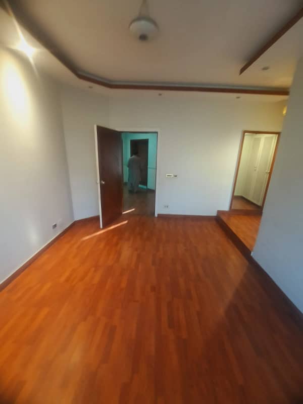 1 Kanal House 4 Beds, Marble Wooden Floors, Available For Rent In Y Block DHA Phase 3 3