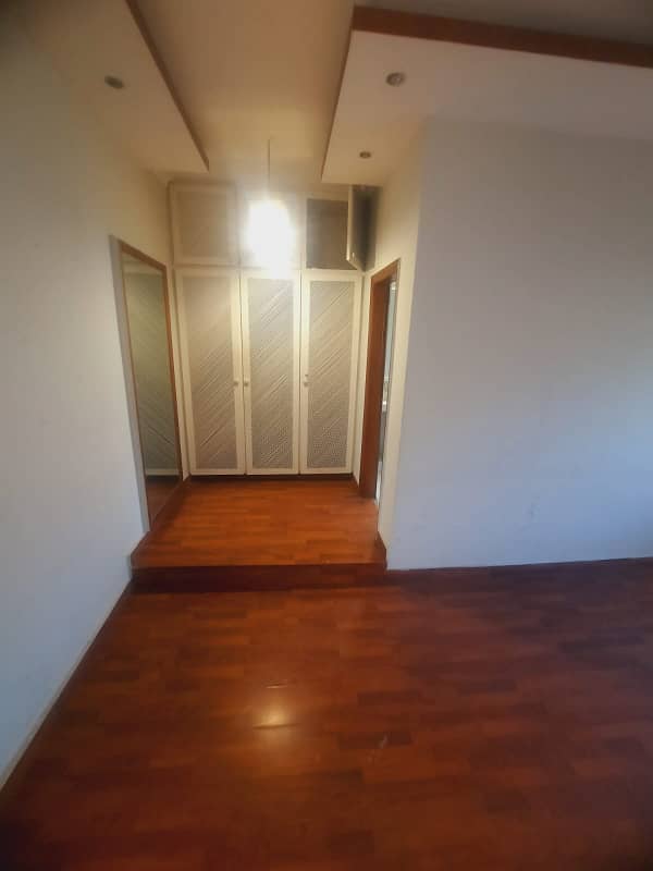 1 Kanal House 4 Beds, Marble Wooden Floors, Available For Rent In Y Block DHA Phase 3 4