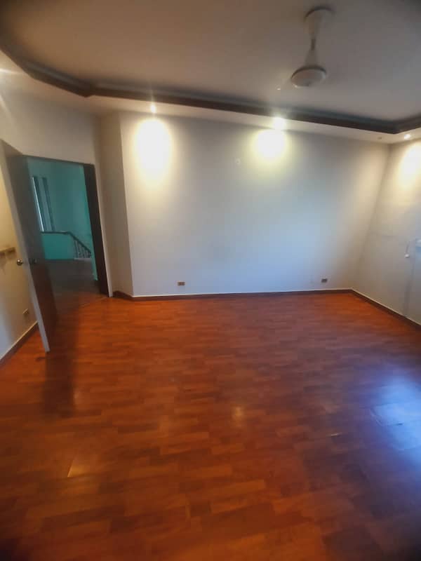 1 Kanal House 4 Beds, Marble Wooden Floors, Available For Rent In Y Block DHA Phase 3 6