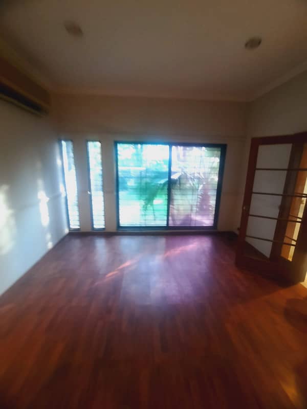 1 Kanal House 4 Beds, Marble Wooden Floors, Available For Rent In Y Block DHA Phase 3 13