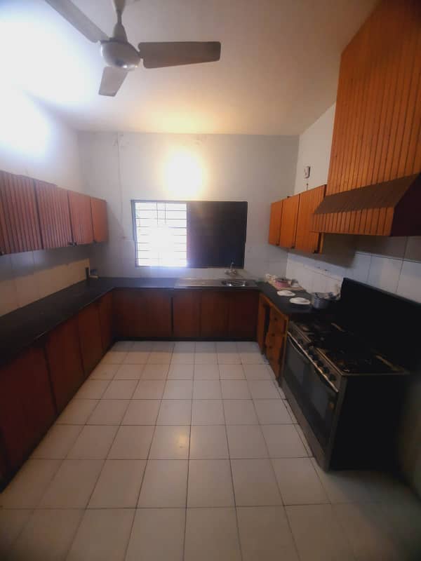 1 Kanal House 4 Beds, Marble Wooden Floors, Available For Rent In Y Block DHA Phase 3 21