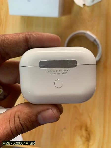 AIRPODS pro 2 with case 2