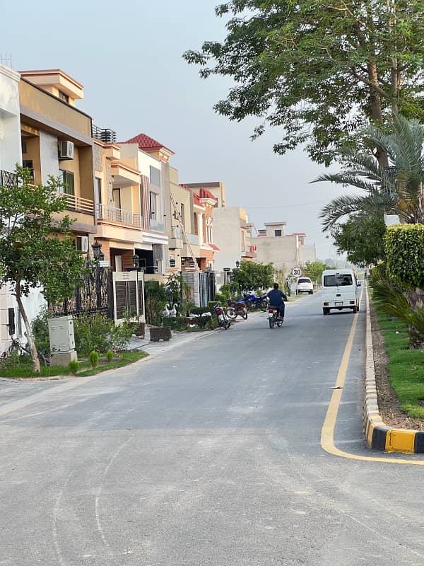 10 Marla Residential Plots Available For Sale In Park View City Lahore 4