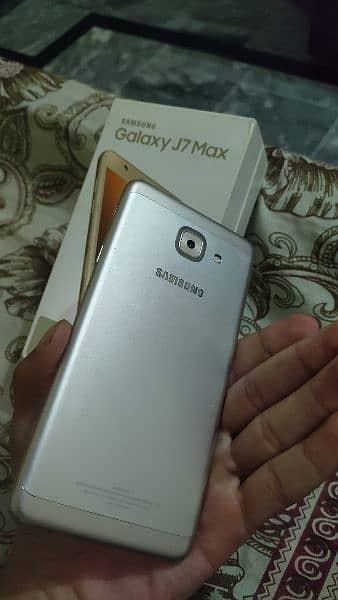 Samsung galaxy j7max 5