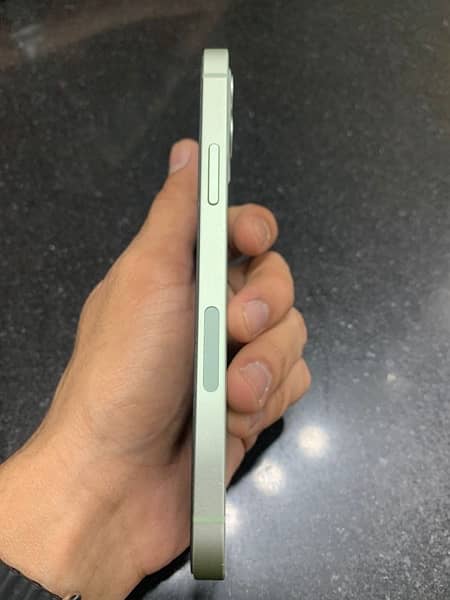 iPhone 12 F~Unlocked. 64GB IOS 18 5